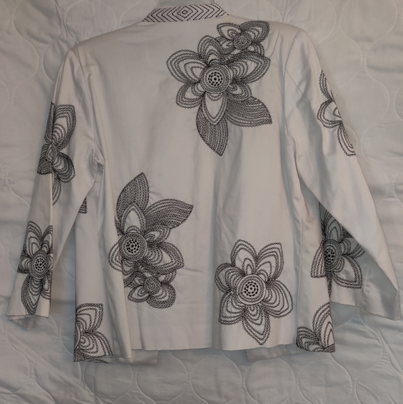 Black/white floral Blazer - Picture 3 of 3